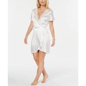 Linea Donatella short Lace Wrap robe white L/XL